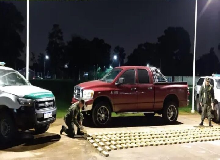 «Detienen a hombre con 171 paquetes de marihuana en camioneta: un golpe al tráfico de estupefacientes en el Chaco»