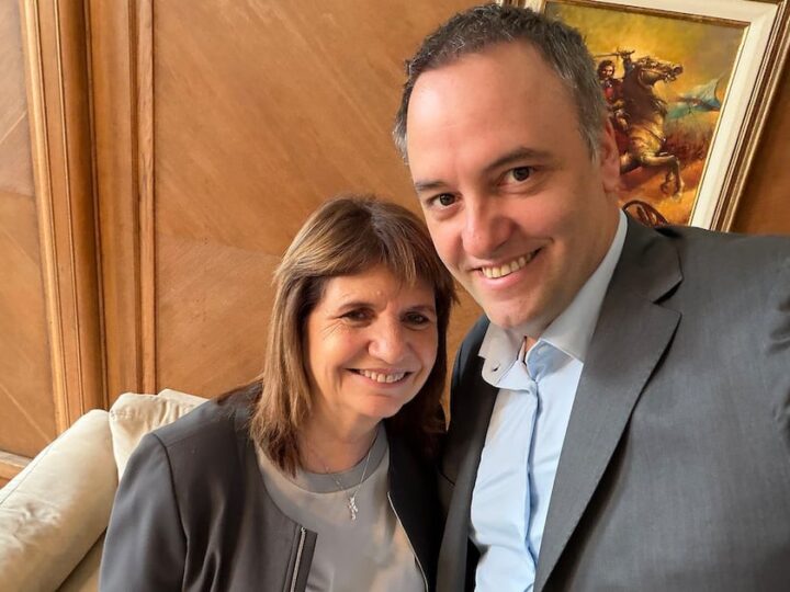 Bullrich le metió más presión a Adorni y presentó su declaración jurada