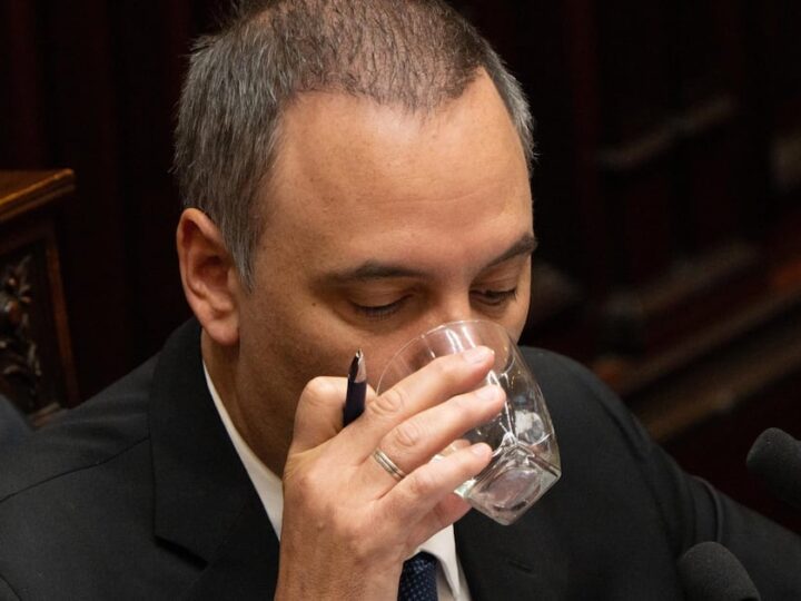 “Jamás voy a renunciar”: Adorni sigue con su libreto