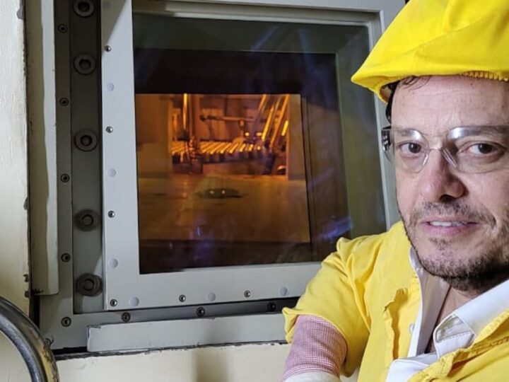 Con la nuestra, a nombre de Nucleoeléctrica